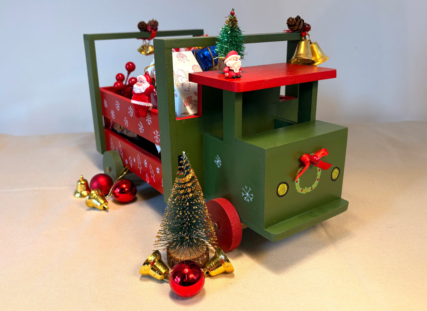 The Weaver's Nest Wooden Christmas Truck