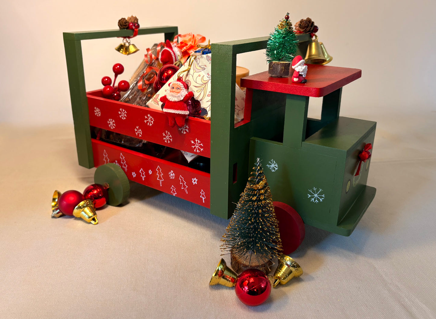 The Weaver's Nest Wooden Christmas Truck